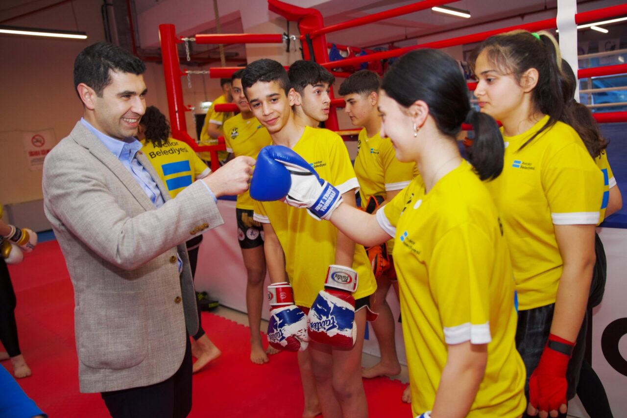 Avcılar’da çocuklar yaz dönemini sporla kapattı