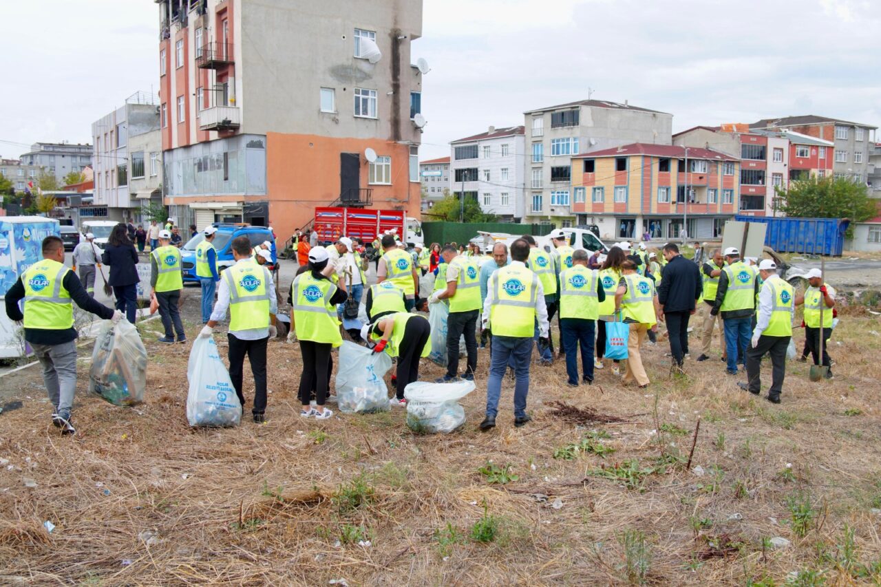 Avcılar’da temizlik hareketi başladı