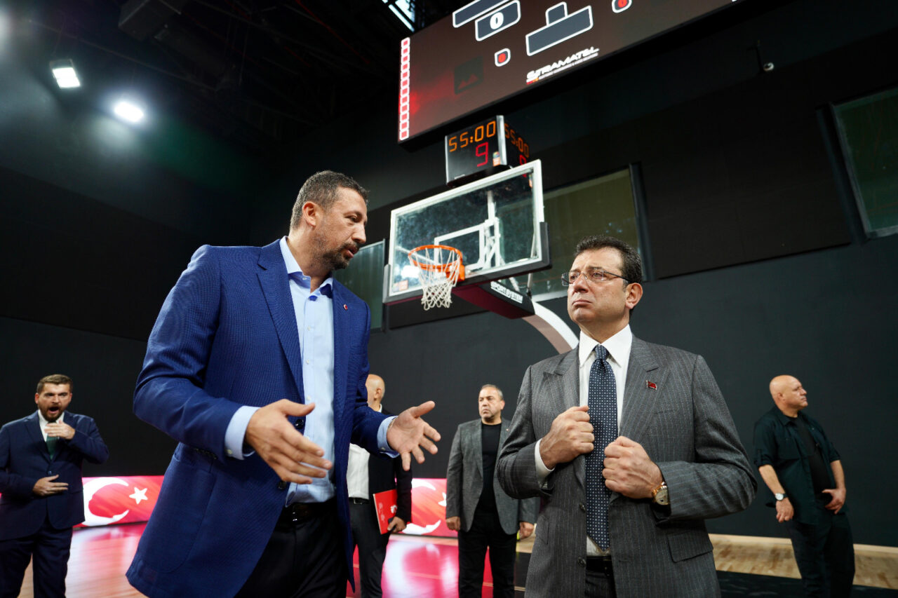 İmamoğlu, TBF Başkanı Türkoğlu ile Basketbol Gelişim Merkezi’ni gezdi