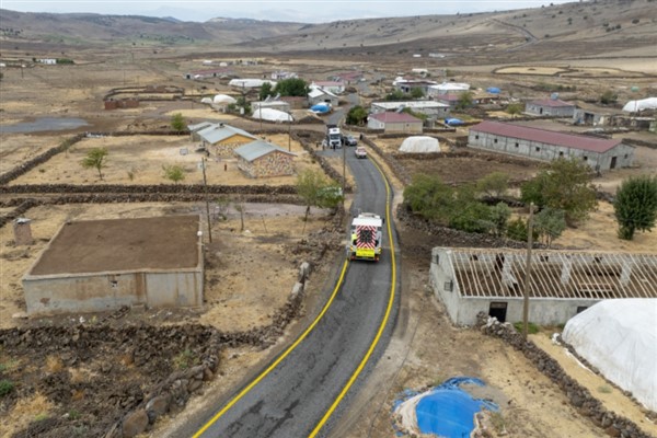 Kırsal mahallelerde 250 kilometre yeni yol yapıldı