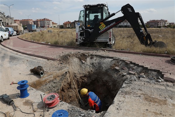 KOSKİ şehirdeki altyapı sistemini yenileme çalışmalarına devam ediyor