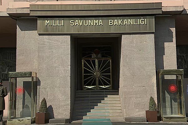 Milli Savunma Bakanı Güler, Hakkari’de gençlerle buluştu