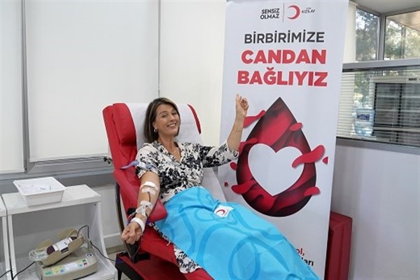 Ünlü oyuncuların Kızılay’ın “Birbirimize Candan Bağlıyız” kampanyasına desteği sürüyor