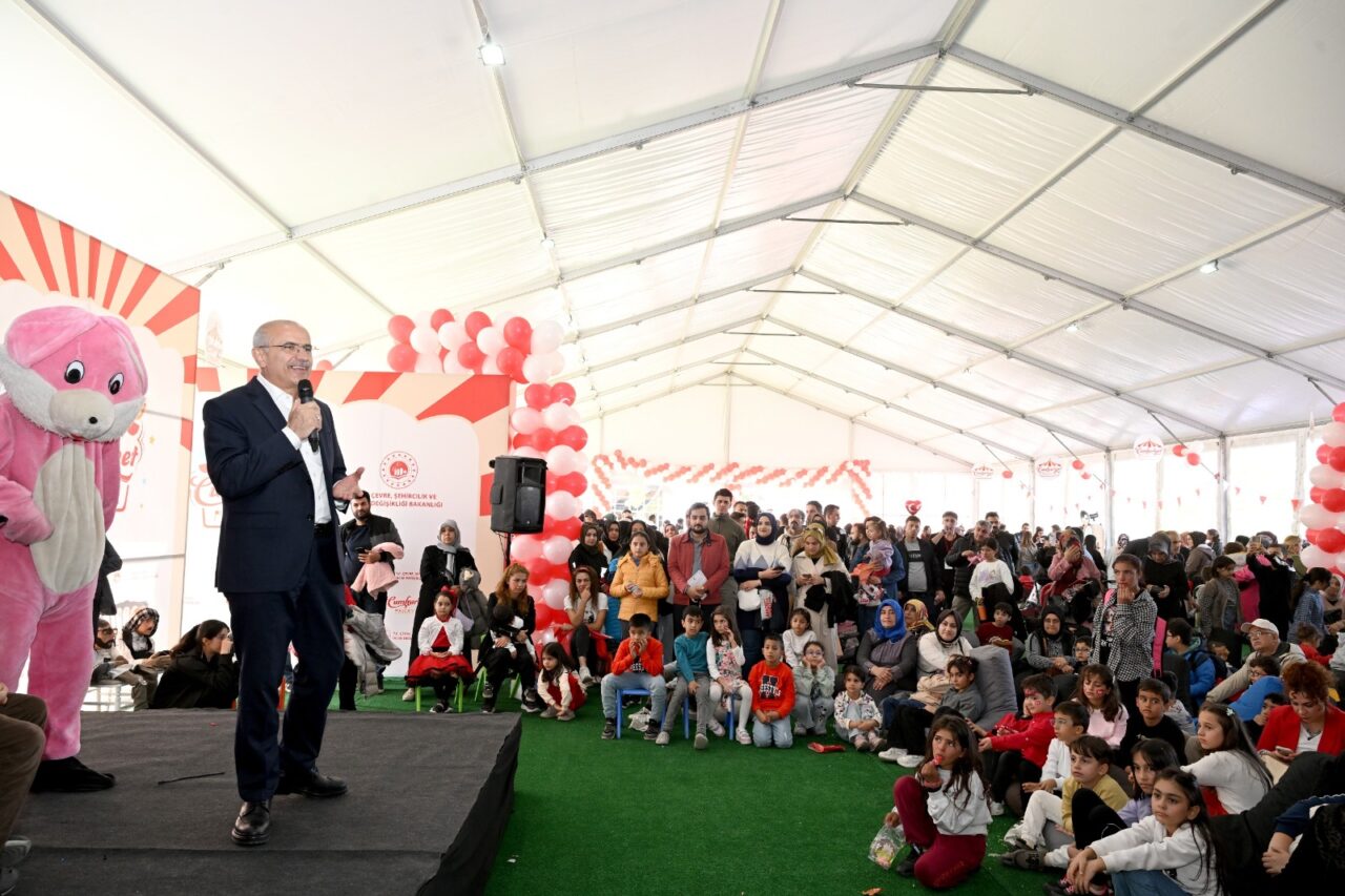 Başkan Er: Çocuklarımız ne kadar neşeli ve mutlu olursa biz de o kadar mutluyuz