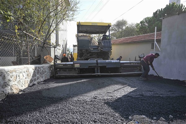 Bornova’da 5 mahallede eş zamanlı asfalt çalışması başladı