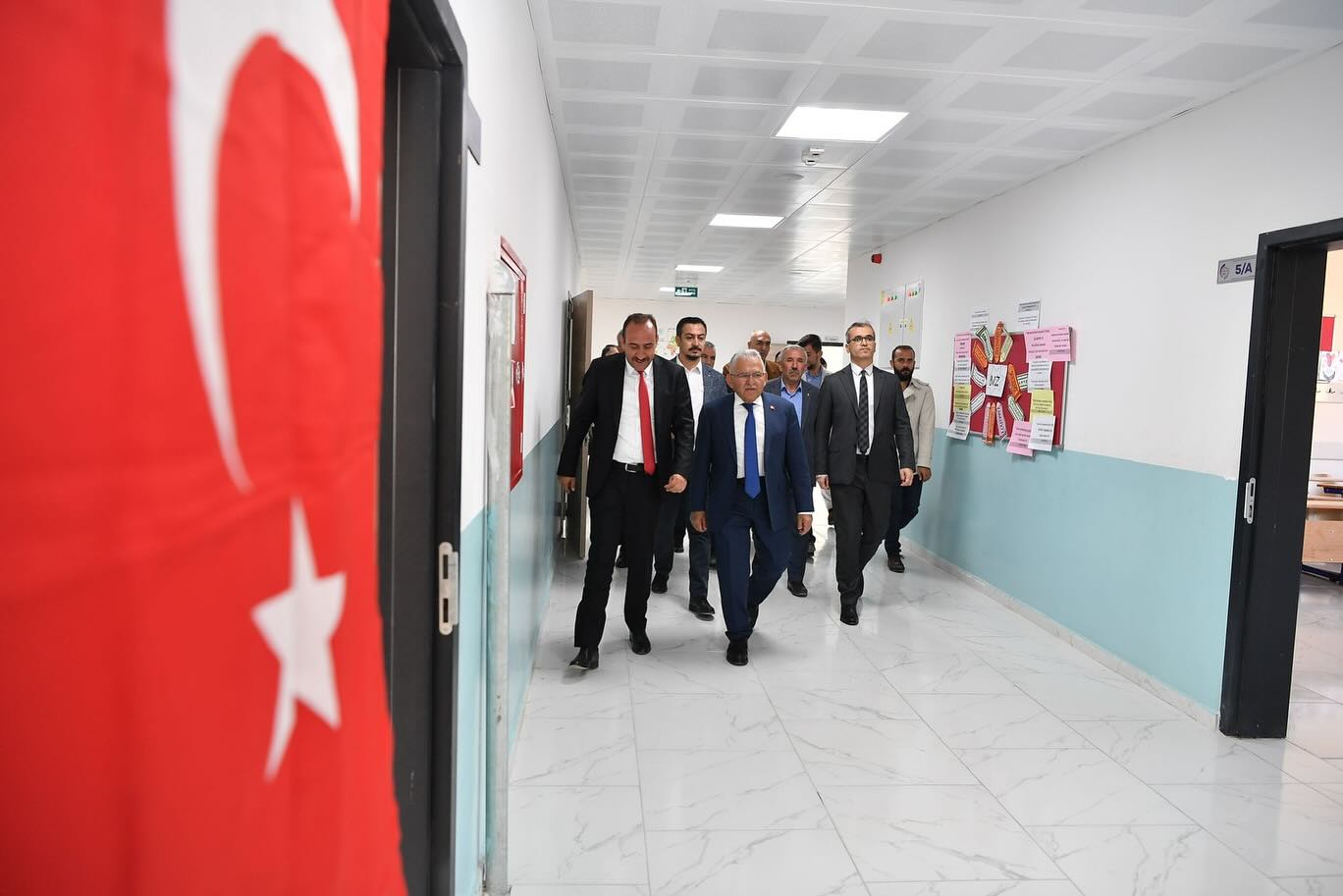 Büyükkılıç’tan, Saraycık Mahallesi’ndeki öğrencilere Cumhuriyet Bayramı armağanı