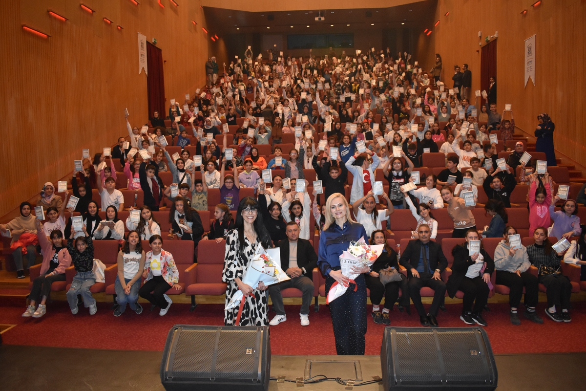 ‘Gençlerle Baş Başa Sohbetleri’ Seda Öğretir ve Almıla Aydın’la başladı