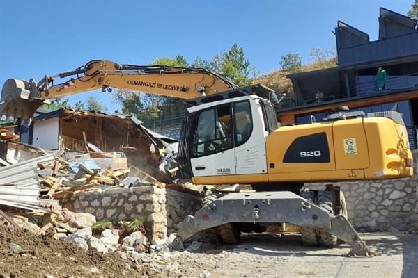 Osmangazi Gökçeören Mahallesi’nde imara aykırı bir villa yıkıldı