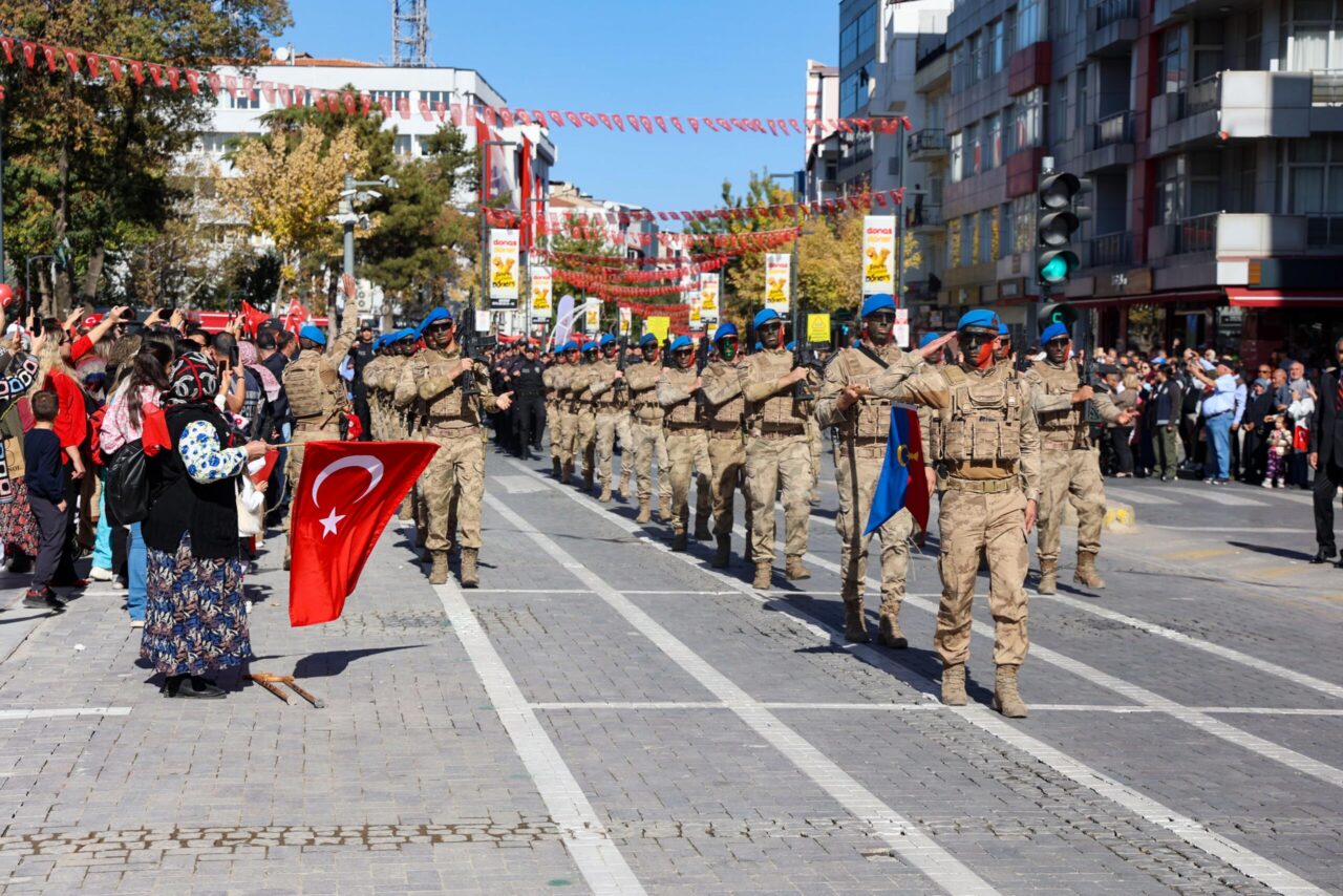 Uşak’ta 29 Ekim kutlamaları vatandaşların katılımıyla yapıldı