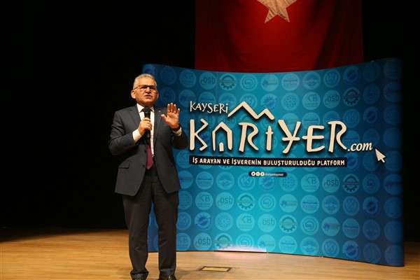 Başkan Büyükkılıç: Kayseri Kariyer Merkezi’miz 1 ayda 305 kişiye istihdam sağladı