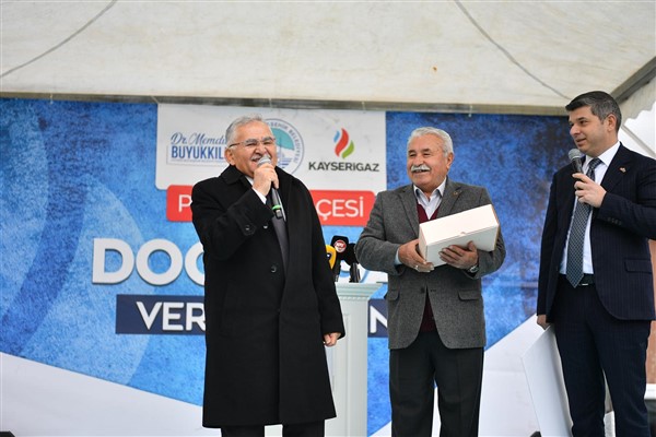 Başkan Büyükkılıç, Pınarbaşı İlçesi Doğal Gaz Verme Törenine katıldı