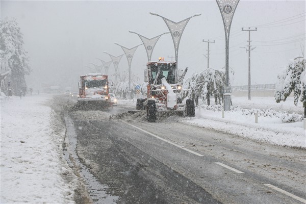 Bitlis’te etkili olan kar