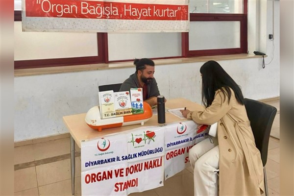 Diyarbakır Gazi Yaşargil Eğitim ve Araştırma Hastanesi’nde organ bağışı için stant açıldı