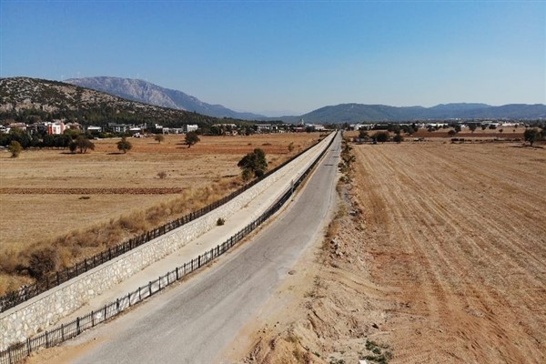 Muğla Büyükşehir modern ve güvenli yol çalışmalarına devam ediyor