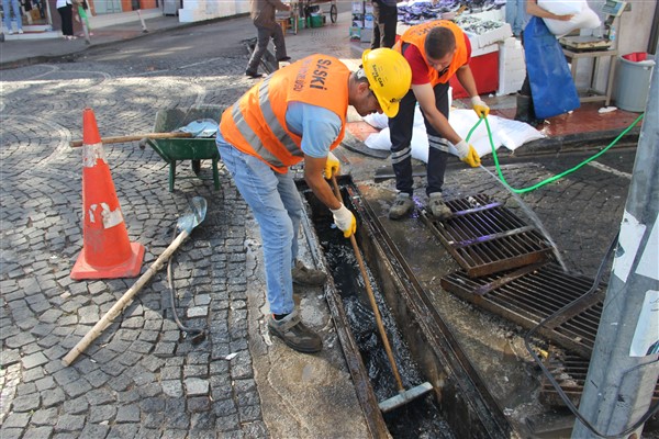 SASKİ ekipleri, kanal açma çalışmalarını sürdürüyor