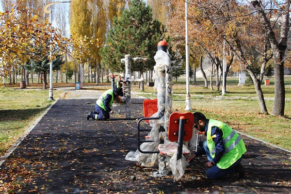 Van Büyükşehir’den park ve bahçelerde yenileme çalışmaları